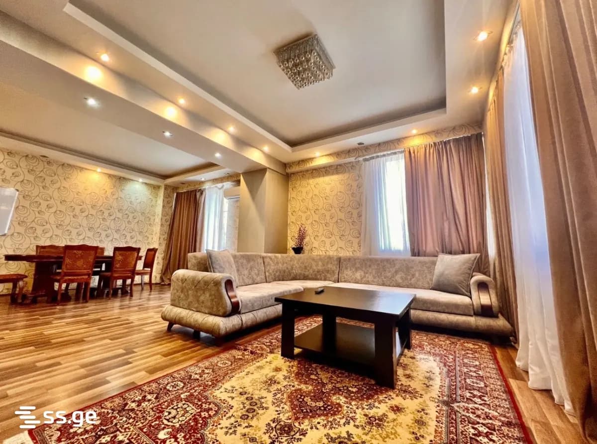 Гостиная квартиры на Жвания